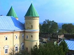 Межиріцький монастир, вежі