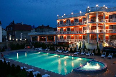Отель в Николаевке с бассейном