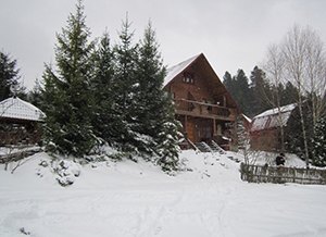 Озлуч «Бойковский двор» зимой