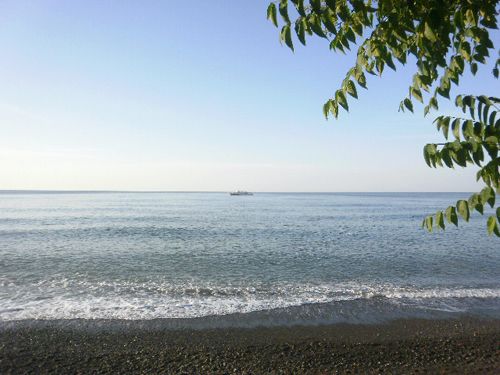 Крим, відпочинок на пляжі в Сонячногірському - база відпочинку «Карпати»