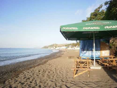 Крым, отдых на пляже в Солнечногорском - база отдыха «Карпаты»