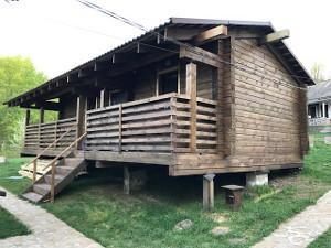 Двокімнатний опалювальний дерев'яний будинок з кухнею