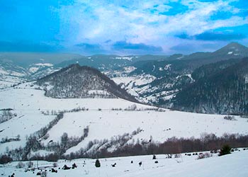 Лижна база відпочинку в Карпатських горах