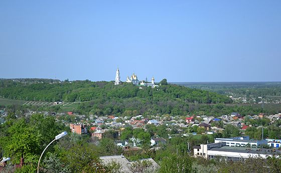 Вид на Крестовоздвиженский монастырь