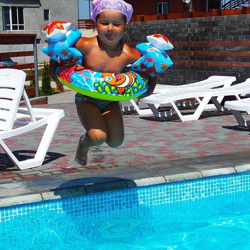«Меотида» девочка прыгает в бассейн Степановка-1