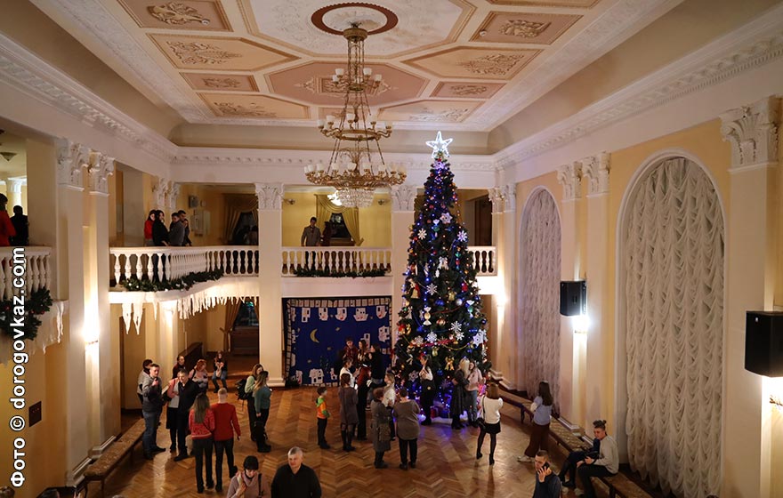 Новогодняя елка в Полтавском театре им. Н. В. Гоголя фото