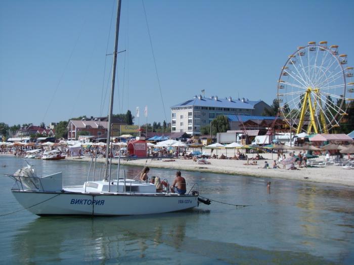 готель «Дольче Віта» в Залізному Порту вид з пляжу