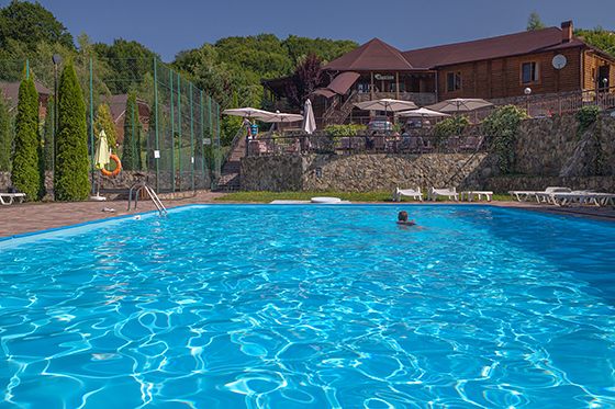 Відпочинок у Карпатах з басейном готель «Ерней-Лаз»  Шаян