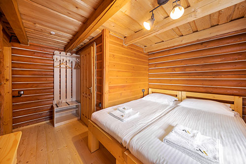 готель «Gremi» 2-х місний «стандарт» одне двомісе ліжко