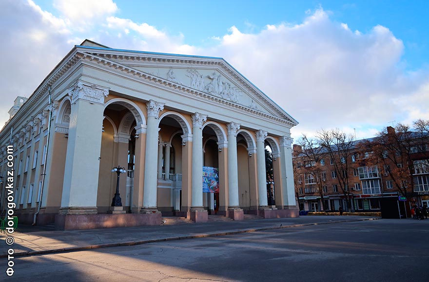 Полтавський театр ім. Гоголя парадний фасад
