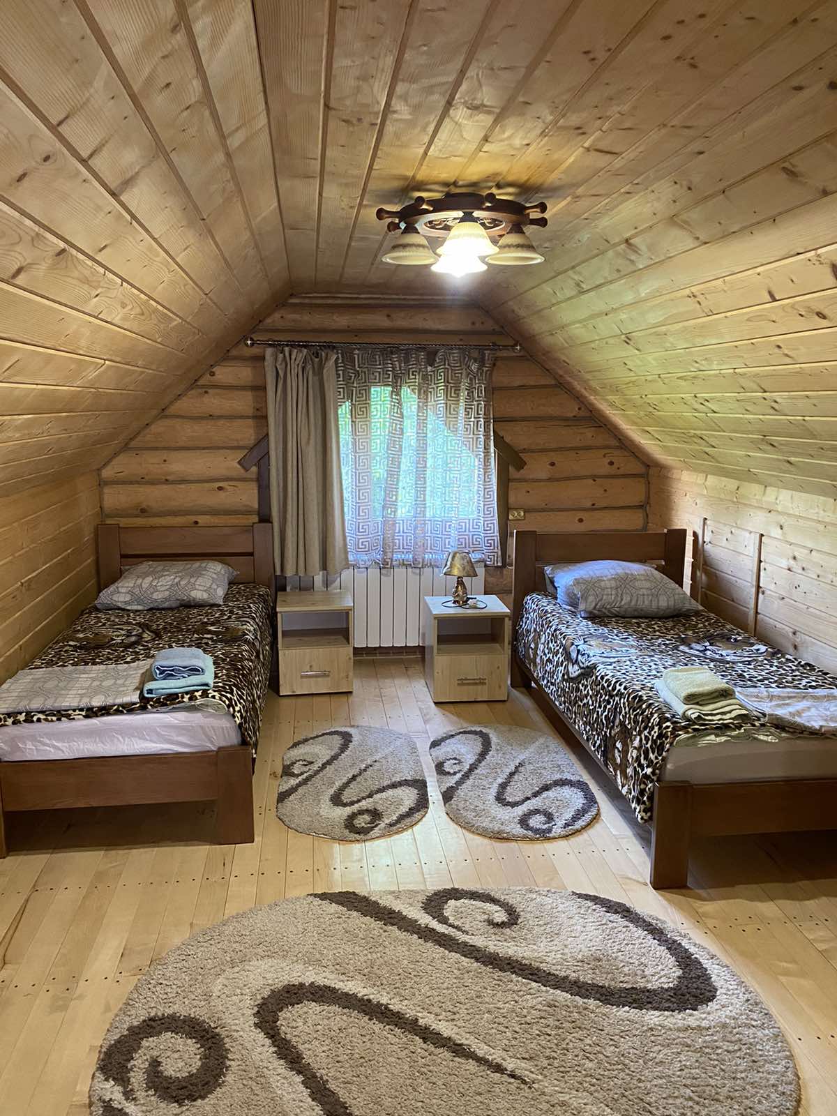 Поляна Закарпаття спальня в будиночку фото