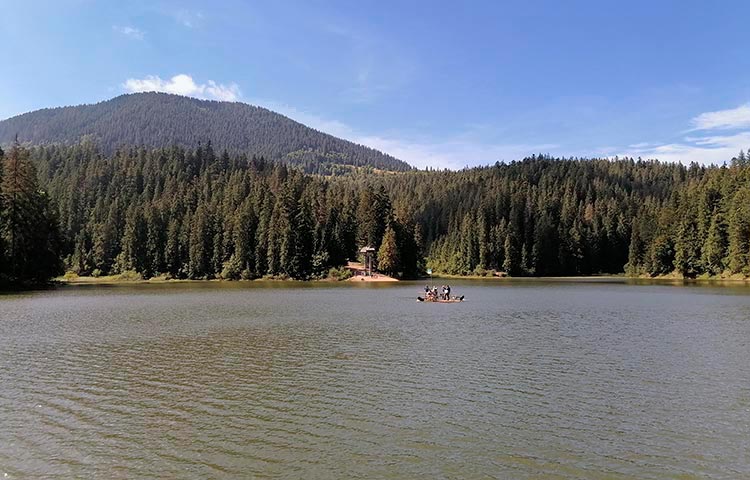 Отдых на озере Синевир