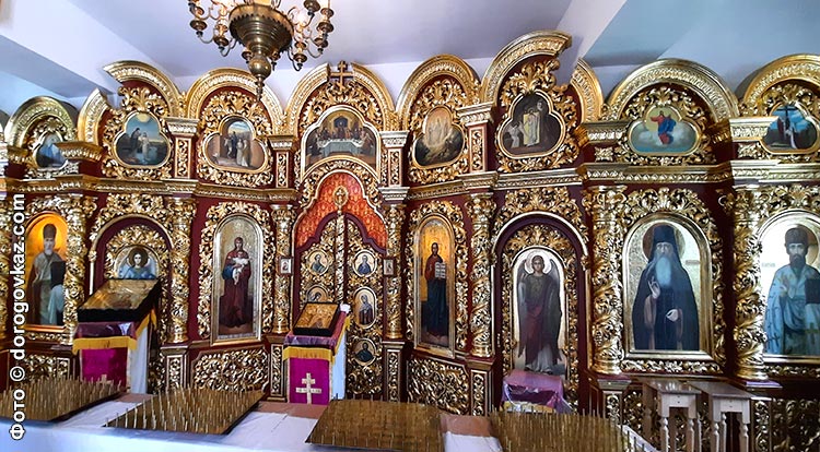 Спаська церква ікони в дзвіниці фото