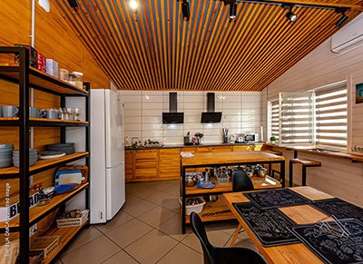 Общая кухня отеля «Вилла Лето»