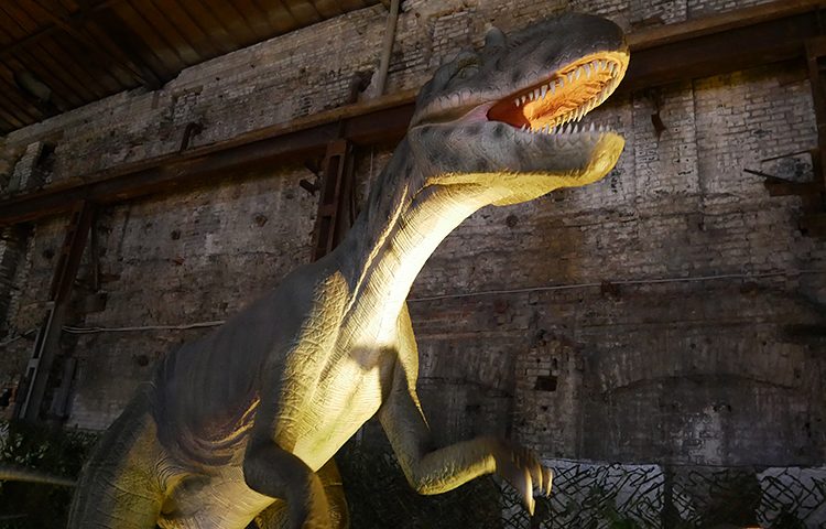 Алозавр на виставці «Планета динозаврів»